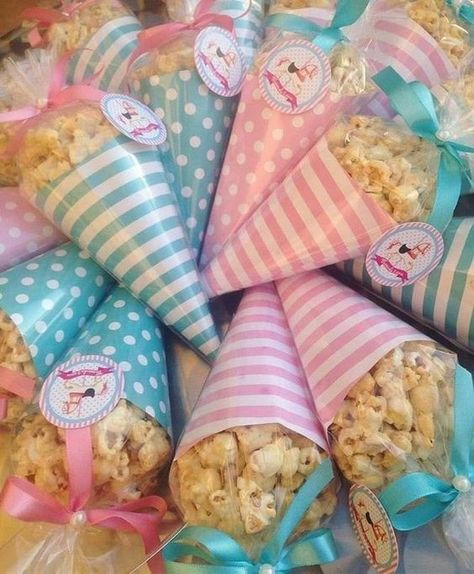 Ice Cream Birthday Party Theme, Candy Theme Birthday Party, Idee Babyshower, Ice Cream Birthday Party, Unisex Baby Shower, Candy Land Christmas Tree, Candy Theme, Baby Gender Reveal Party, Candyland Decorations