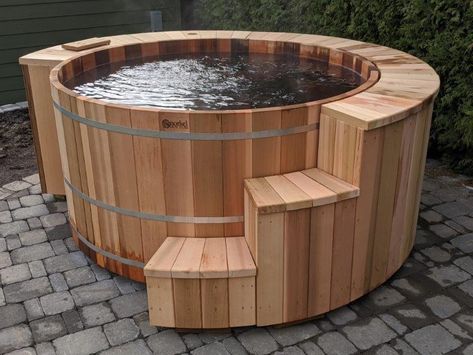 Cedar Soaking Tub Outdoor, Tub Nook, Whirlpool Deck, Wooden Hot Tub, Soft Tub, Round Hot Tub, Hot Tub Landscaping, Deck Piscina, Hot Tub Surround