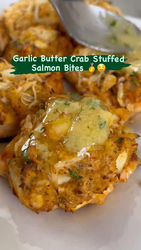 selfmadecoook on Instagram: Garlic Butter Crab Stuffed Salmon Bites 🥇🤤 Okay Listen I know some of you are probably tired of Salmon BUT HEAR ME OUT 🔥🔥 this is the ONE 🥇… Fancy Plates, Crab Stuffed Salmon, Lemon Garlic Butter Sauce, Salmon Appetizer, Salmon Filets, Stuffed Salmon, Salmon Roll, Salmon Bites, Garlic Butter Salmon