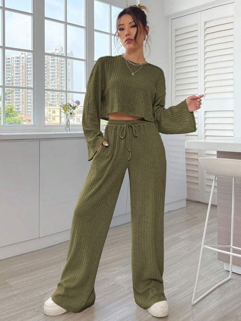 SHEIN EZwear Drop Shoulder Crop Tee & Drawstring Waist Pants | SHEIN USA Lounge Outfit, Casual Home, Home Wear, Cozy Fits, Pantalon Large, Loungewear Set, Long Sleeve Knit Tops, Outfits Women, Outfit Set