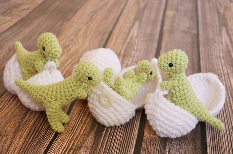 Vevey, Crochet Dinosaur, Haken Baby, Easter Crochet, Crochet For Kids, Crochet Gifts, Crochet Dolls, Amigurumi Doll, Stuffed Toys Patterns