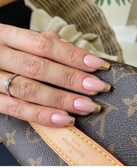 Gold French Nails Square, Gold French Tip Coffin, Gold Tip Nails, Short Classy Nails, Acrylic Nails Designs, Short French, Golden Nails, Christmas Gel, Milky Nails