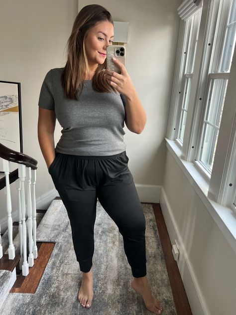 Athleisure Outfit Plus Size, Yoga Outfits For Women Plus Size, Plus Size Athleisure Outfits, Cozy Yoga, Athleisure Outfit, Mom Outfit, Cute Workout Outfits, Athleisure Outfits, Mom Outfits