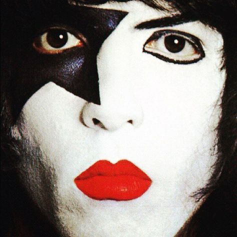 Kiss fans! Share your favourite Kiss song with a lyric taken from the track! Paul Stanley Makeup, Makeup Template, Kiss Costume, Vinnie Vincent, Star Child, Kiss Army, Vintage Kiss, Paul Stanley, Hot Band