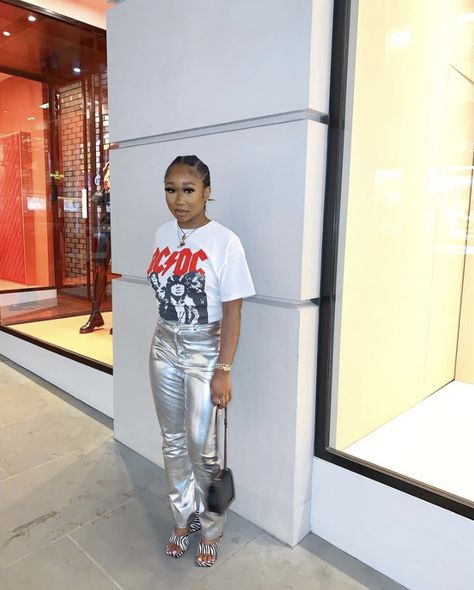 Silver Pants Outfit Baddie, Silver Boots Concert Outfit, White Sliver Outfit, Outfits With Metallic Pants, Silver Bottoms Outfit, Outfits With Silver Pants, Metallic Pants Outfit Black Women, Silver Pants Outfit Black Women, Metallic Outfit Ideas Black Women