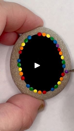 Easy Rock Painting Ideas Simple, River Rock Crafts, Happy Rock, Diy Decoracion, Diy Rock Art, Rainbow Rocks, River Rocks, Paint Rock, Kindness Rocks