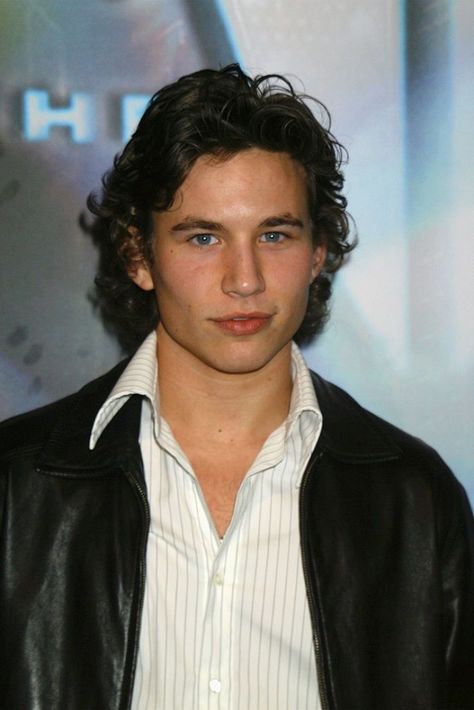 Jonathan Taylor Thomas 💚 Jonathan Taylor Thomas Now, Devon Sawa, Jonathan Taylor Thomas, Jonathan Taylor, Boy Cuts, Joe Manganiello, Winter Party, Fictional Crushes, Attractive People