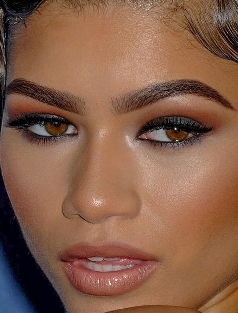 Zendaya Eyebrows, Zendaya Makeup, Zendaya Hair, Red Carpet Makeup, Dark Eye Makeup, Zendaya Maree Stoermer Coleman, Celebrity Makeup Looks, Zendaya Style, Zendaya Coleman