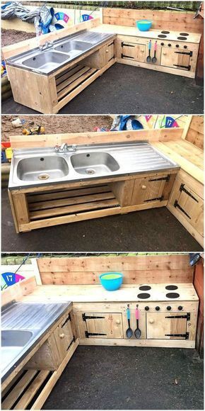 Bar Pallet, Pallet Desk, Pallet Kitchen, Diy Mud Kitchen, Pallet Patio Furniture, Diy Playground, Pallet Patio, Patio Kitchen, Mud Kitchen