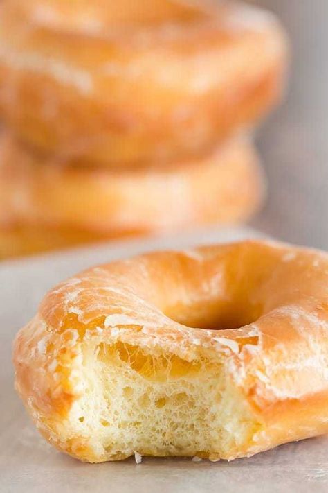 Copycat Krispy Kreme, Krispy Kreme Donuts, Homemade Doughnuts, Krispy Kreme Doughnut, Glazed Doughnuts, Homemade Donuts, Doughnut Recipe, Krispy Kreme, Copycat Recipe