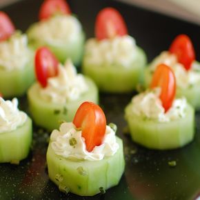 Stuffed Cucumber Bites, Cucumber Bites Appetizers, Impressive Appetizers, Biscuits Diététiques, Cucumber Bites, Appetizer Bites, Finger Food Appetizers, Snacks Für Party, Idee Pasto Sano