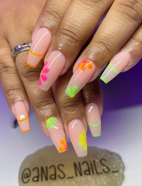 Lizzie Mcguire Nails, Neon Flower Nails, Neon Flowers, Lizzie Mcguire, Neon Nails, Flower Nails, Nails Nailart, Coffin Nails, Gel Polish