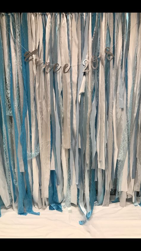 Winter Wonderland Dance, School Dance Decorations, School Dance Themes, Backdrop Winter Wonderland, School Dance Ideas, Winter Wonderland Decorations, Carnival Decorations, Dance Decorations, Winter Dance