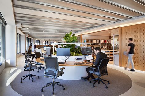 Hot desking... is it still hot? | Indesignlive: Architecture & Design Discussion Room, Workspace Design Ideas, Office Startup, Toyota Showroom, Interior Photoshoot, Hybrid Office, Hot Desking, Open Office Layout, Hot Desk