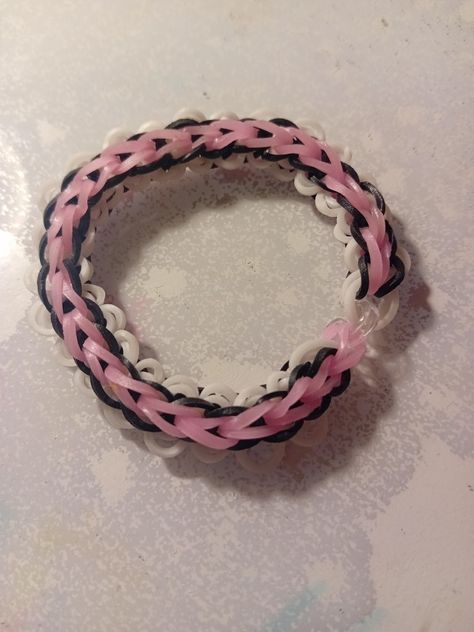 Rubber Band Bracelet Ideas, Rainbow Loom Bracelets Easy, Loom Band Bracelets, Rainbow Looms, Rainbow Loom Creations, Rainbow Loom Bands, Loom Charms, Rainbow Loom Charms, Bracelets Easy