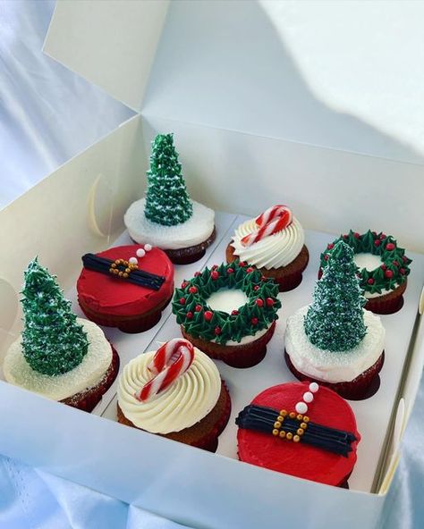 Wilton Tips, Christmas Cupcake, Wilton Cakes, Cake Trends, Baking Blog, Poke Cake, Buzzfeed Food, Christmas Cupcakes, Vintage Cake