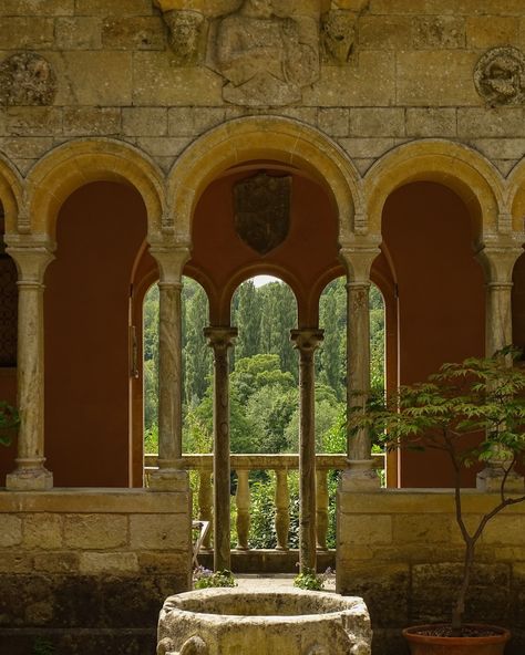 This garden felt like stepping into a Bridgerton dream - every corner whispers romance and timeless beauty🌹✨ ✨ All shot at 📍Iford Manor Gardens⁠ 🫶 —— #CotswoldsCharm #RomanticEscape Iford Manor, Spring Court, Manor Garden, Period Piece, Romantic Escapes, Winter Is Coming, Juno, Timeless Beauty, Hogwarts