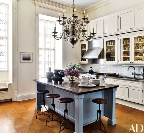 Inside Jessica Chastain's New York City Apartment Photos | Architectural Digest Celebrity Kitchens, Antique White Kitchen Cabinets, Antique White Kitchen, New York City Apartment, Kitchen Counter Decor, Classic Kitchen, Kitchen Cabinets Makeover, Diy Kitchen Island, Island Ideas