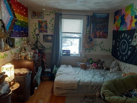 Gay Bedroom, Gay Room, Trans Tips, Room Reference, Pretty Bedrooms, Room Vibes, Room Aesthetics, Indie Room Decor