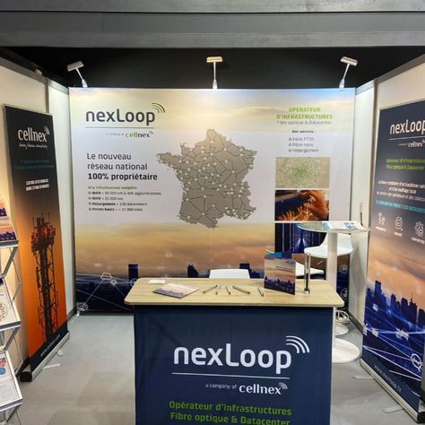 ➔➔ NexLoop a choisi notre stand Contour, deux banners One et un comptoir Cair comme base d’équipement de ses 9 mètres carrés d’espace au salon IT Partners. Un présentoir à documents, une table haute, des tabourets, et le tour est joué !
Vous cherchez à optimiser un espace de communication ? Nous avons les solutions ! 
🇫🇷 AdéquatExpo, solutions d’exposition éco-responsables 🌱♻️, réutilisables, fabriquées en 🇫🇷🐓🇫🇷
#comptoir #contour #standportable #fabricationfrançaise #zérodéchet Table Haute, Communication, Quick Saves, Design