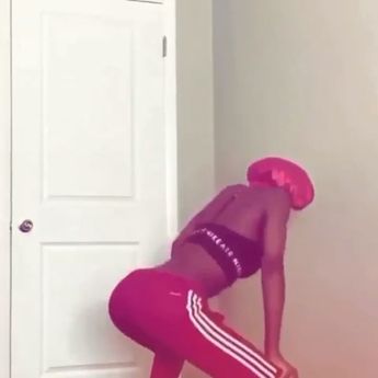 Twerking Meme, Nicole Tv, Funny Black People, Vines Funny Videos, Funny Video Clips, Funny Blogs, Instagram Funny Videos, Funny Short Clips, Relatable Post Funny