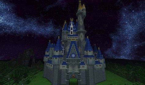 Cinderella's Castle Minecraft Project Disney Inspired Minecraft Builds, Minecraft Disney Buildings, Sky Castle Minecraft, Disney Castle Minecraft, Amethyst Castle Minecraft, Minecraft Blueprint, Disney Minecraft, Castle Minecraft, Cinderella’s Castle