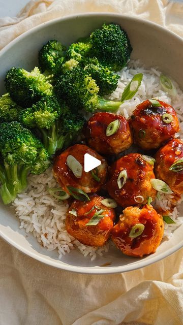 875K views · 34K likes | Carissa Stanton on Instagram: "If you love my Teriyaki Chicken Meatballs, you HAVE to try these Hot Honey Chicken Meatball Bowls! For Episode 16 of my 20 Minute High Protein Trader Joe’s Dinner Series I wanted to make something that you would want to add into your weekly rotation which means it has to have minimal ingredients and maximum flavor. Both the meatballs and sauce are just 5 ingredients, most of which you probably have on hand already! Have fun with what you want in your bowl- I did white rice and broccoli but it would be great with any grain or veg. Enjoy!

Comment “MEATBALLS” and I will send you the recipe 🫶🏻 

Ingredients:
1 lb ground chicken 
1 egg
1/2 cup almond flour or breadcrumbs
2 cloves garlic, minced 
1 green onion, chopped (plus more to garn Chicken Meatball Bowls, Carissa Stanton, Meatball Bowls, Meatballs And Sauce, Teriyaki Chicken Meatballs, Healthy Food Recipies, Hot Honey Chicken, Rice And Broccoli, Meatballs And Rice