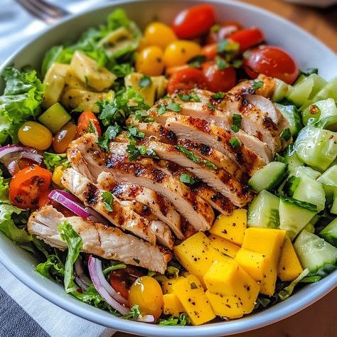 Enjoy a fresh and healthy grilled chicken salad with vibrant veggies, perfect for a light meal or lunch option. Salad Options For Lunch, Grill Chicken Salad, Healthy Grilled Chicken Salad, Chicken Breast Meals, Dorm Food, Salad With Chicken, Chicken Grilled, Unique Recipe, Brunch Recipe