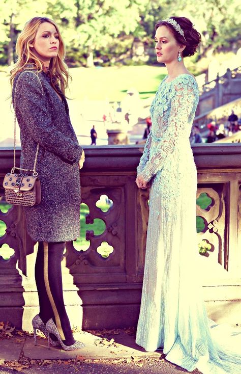 GG Gossip Girl Wedding, Baby Blue Wedding Dresses, Gossip Girl Season 6, Chucks Wedding, Estilo Gossip Girl, Baby Blue Weddings, Blair And Serena, Gossip Girl Blair, Gossip Girl Outfits