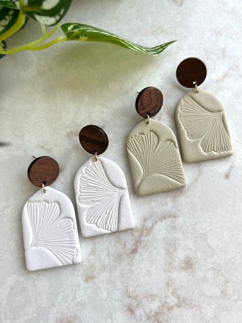 Polymer Leaf Earrings, Ginko Leaf Polymer Clay Earrings, Polymer Clay Tutorial Earings, Tropical Clay Earrings, Diy Polymer Clay Earrings, Leaf Polymer Clay Earrings, Polyclay Ideas, Homemade Goods, Neutral Earrings