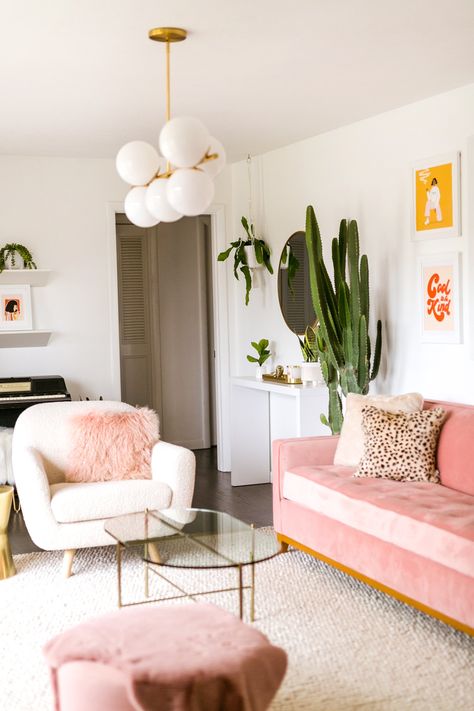 Pink Couches, Dining Room Spaces, Room Refresh, Pink Living Room, A Beautiful Mess, Interior Modern, Beautiful Mess, Living Room Decor Apartment, Living Room Inspo