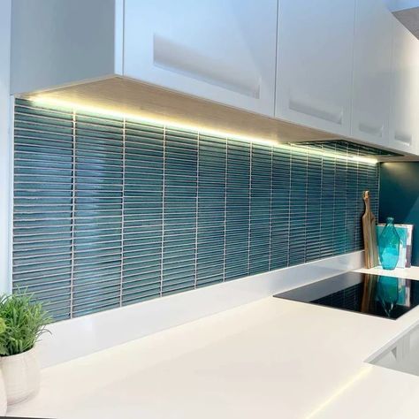 Finger Tiles, Types Of Floor Tiles, Wren Kitchen, Closed Kitchen, Green Mosaic, Splashback Tiles, Party Room, Kitchen Splashback, Dream Kitchens