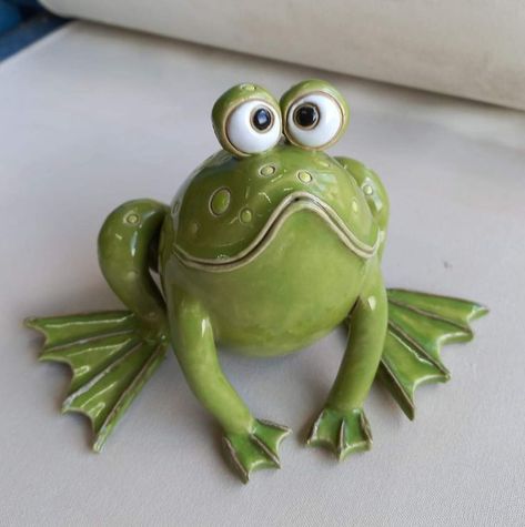 Frog Ceramics, Frog Pottery, Pottery Frog, Frog Statues, Ceramic Frogs, Frog Decor, Beginner Pottery, Pottery Animals, Kids Pottery