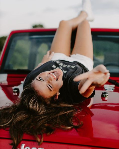 Jeep Photo Shoot Ideas, Senior Jeep Pictures, Senior Pictures With Jeep Wrangler, Jeep Wrangler Photoshoot Ideas, Car Wash Photoshoot Woman, Senior Photos With Jeep, Sweet 16 Photoshoot With Car, Senior Picture Ideas Jeep, Fall Jeep Photoshoot