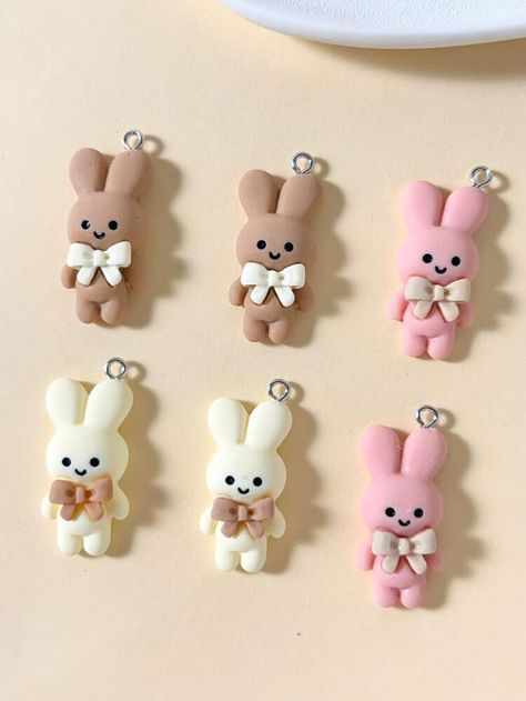 Clay Keychain Diy Cute, Cute Clay Keychain Ideas, Keychain From Clay, Clay Art Keychain, Soft Clay Ideas, Keychain With Clay, Soft Clay Art, Polymer Accessories, Polymer Clay Charms Kawaii