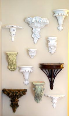 beautiful wall brackets (Home Goods has these all the time-L) Penthouse Decor, Orchard Design, Tuscan Decor, Altar Design, Creative Wall Decor, Casa Country, Mediterranean Home Decor, Plate Decor, Tuscan Decorating