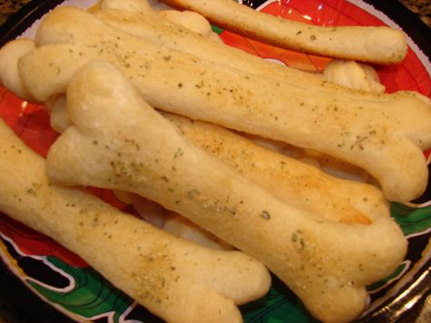 Halloween Bone Bread Sticks. (1) From: A Bear In The Kitchen, please visit Bone Breadsticks, Nail Ghost, Ghost Marshmallows, Breadsticks Easy, Severed Finger, Homemade Bread Dough, Bread Stick, Fun Magazine, Green Jello