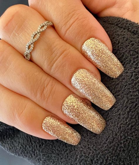 Glittery Nails Sparkle, Beige And Gold Nails, Gold Glitter Nail Polish, Holiday Nail Polish, Sparkle Nail Polish, Quince Nails, Calcium Deficiency, Silver Glitter Nails, Salon Nails