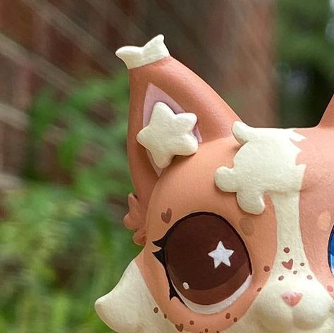 Wolfie on Instagram: "Custom commission for @sillyshinx 🧡 || This custom is of their OC Kit! Made with a wolf cat head and shorthair body! I absolutely love this custom so much and he has such a cute design. 🫶 #lps #littlestpetshop #lpscustom #lpsphotography #lpsphoto #littlestpetshopcustom #lpswolfcat #cute #art #lpscommission" Lps Wolf Cat, Cute Lps Customs, Lps Custom Ideas, Custom Lps Ideas, Lps Customs Ideas, Lps Shorthair, Cottagecore Crafts, Wolf Cat, Lps Popular