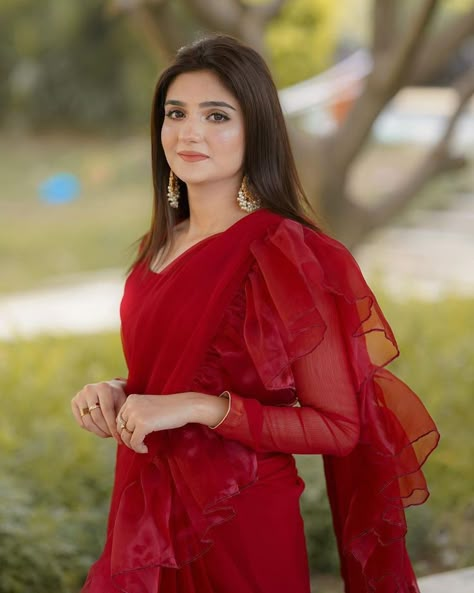 Saree Photo Poses, Cute Girl Dp, Actress Hairstyles, Girl Red Dress, Bollywood Hairstyles, Beautiful Casual Dresses, Desi Fashion Casual, Amazing Pics, Photo Pose For Man