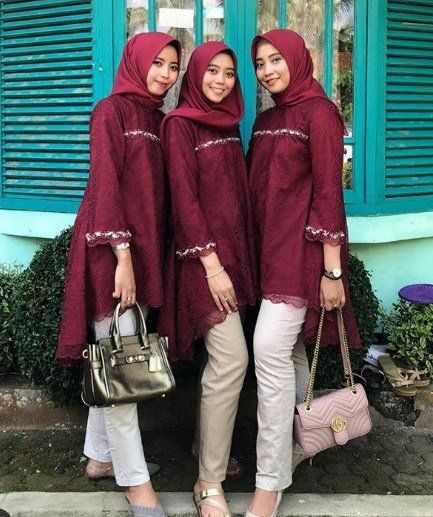 kebaya simple kombinasi celana polos https://www.tokopedia.com/vamaya/etalase/abella Kebaya Simple, Modest Casual, Hijab Simple, Batik Kebaya, Kebaya Dress, Kebaya Muslim, Outfits Dressy, Dress Modest, Maxi Outfits