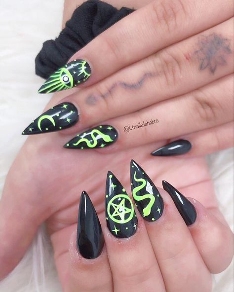 Black And Neon Halloween Nails, Satanic Nails, Neon Witch Nails, Satanic Nail Art, Satanic Nails Acrylic, Witch Nail Art Goth, Black And Neon Green Halloween Nails, Glass Nails Art, Holloween Nails