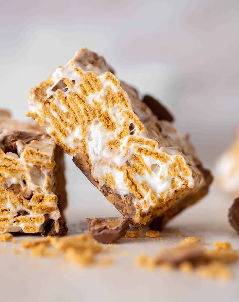 peanut butter cup golden grahams smores bars Golden Grahams Smores, Golden Graham Treats, Golden Graham Smores, Golden Grahams Smores Bars, Bars With Peanut Butter, Mini Peanut Butter Cups, Smores Bars, Golden Grahams, S Mores Bars