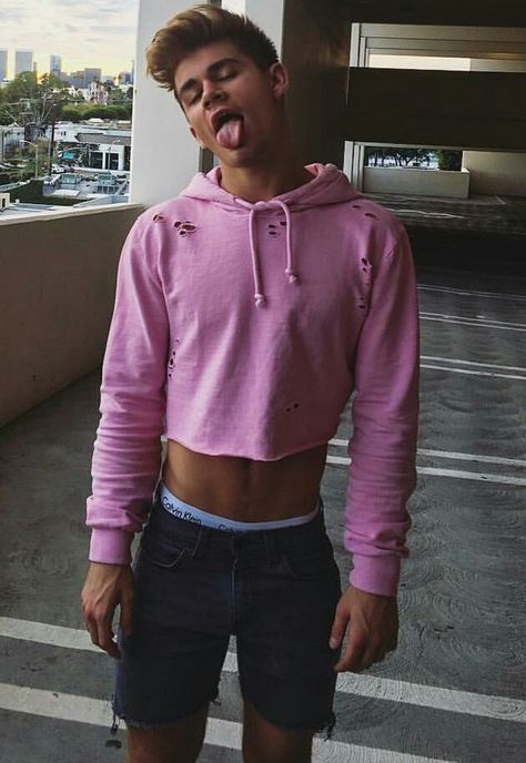 Male crop top hoodie Mens Crop Tops, Crop Top Men, Boys In Crop Tops, Crop Top Styles, Streetwear Model, Mens Crop Top, Gay Outfit, Gay Fashion, Crop Top Hoodie