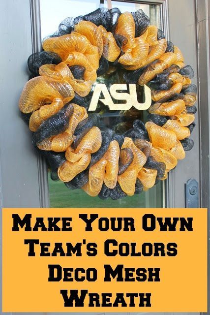 Team Colors Mesh Wreath Great Idea for any school colors to show team spirit -- then sell them for a fundraiser! :) Deco Mesh Ruffle Wreath, Ruffle Wreath, Deco Mesh Crafts, Sports Wreaths, Mesh Wreath Tutorial, Wreath Project, Deco Wreaths, Wreaths Diy, Wreath Tutorial