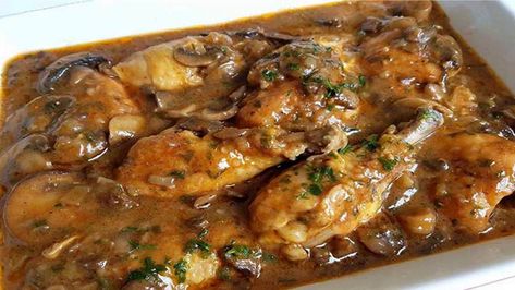 Poulet sauté chasseur : Un délice ! - life4healthy.com Over Chicken Recipes, Recipes Using Rotisserie Chicken, Clean Eating Chicken, Leftover Chicken Recipes, Rotisserie Chicken Recipes, Idee Pasto Sano, Batch Cooking, Left Over, Cooking Inspiration