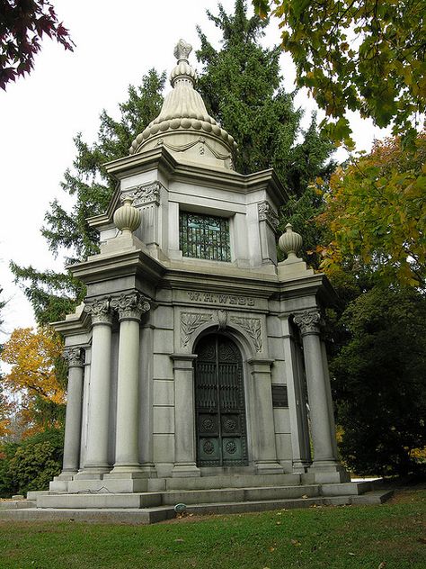 William Henry Webb Mausoleum, Woodlawn Cemetery, Bronx, New York Woodlawn Cemetery, Nyc Landmarks, Tombstone Designs, Cemetery Monuments, Cemetery Headstones, Syracuse New York, Bronx New York, Building Front, Famous Graves