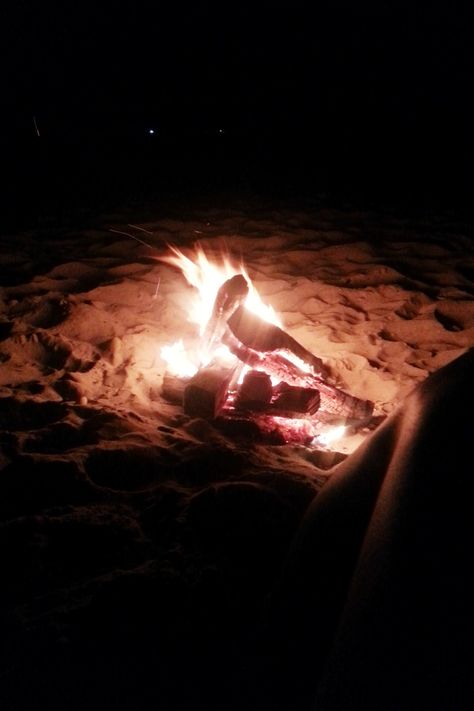 Cozy Beach bonfires....could do this every night❤❤❤ Bonfire Beach Night, 3d Wallpaper Cute, Beach Bonfire, Building A Container Home, Beach Night, 3d Wallpaper, Its My Birthday, Container House, Rum