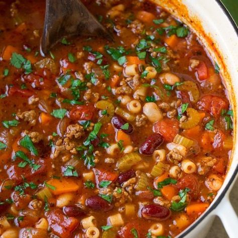 Pasta e Fagioli Soup {Olive Garden Copycat Recipe} - Cooking Classy Poulet General Tao, Olive Garden Pasta, Recipe With Ground Beef, Pasta Fagioli Recipe, Copycat Recipes Olive Garden, Pasta Fagioli Soup, Pasta E Fagioli Soup, Fagioli Soup, Pasta Fagioli