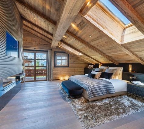 Office Ideas Living Room, Chalet Bedroom, Rustic Apartment, Luxury Beach House, Living Room Trends, Log Cabin Homes, Couple Bedroom, Cabin Design, Wooden House